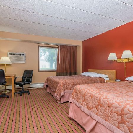 Отель Super 8 By Wyndham Brooklyn Center/Mpls Экстерьер фото