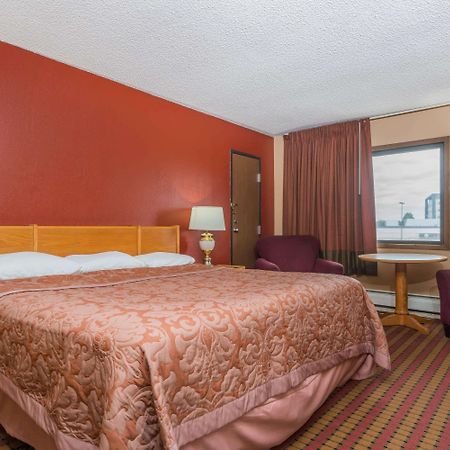 Отель Super 8 By Wyndham Brooklyn Center/Mpls Экстерьер фото