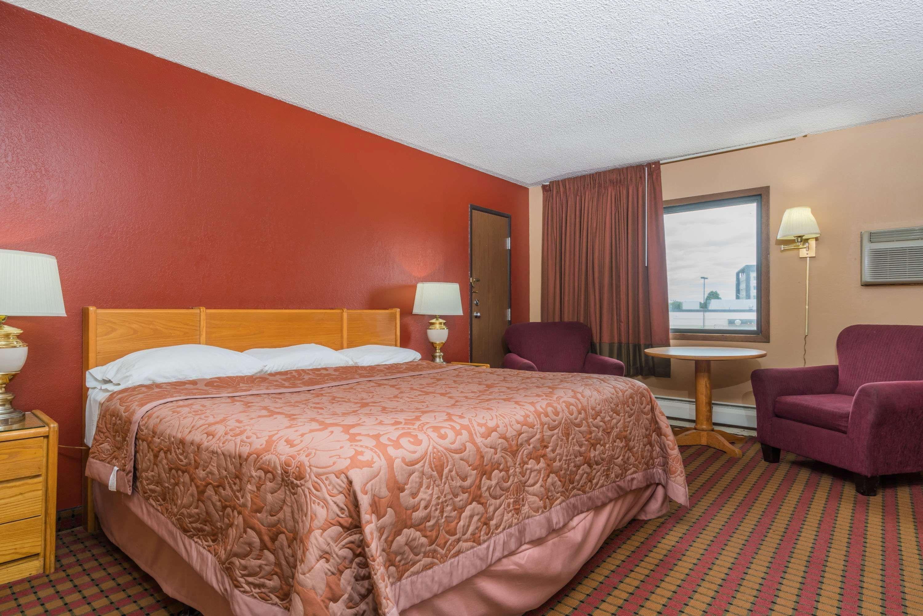 Отель Super 8 By Wyndham Brooklyn Center/Mpls Экстерьер фото