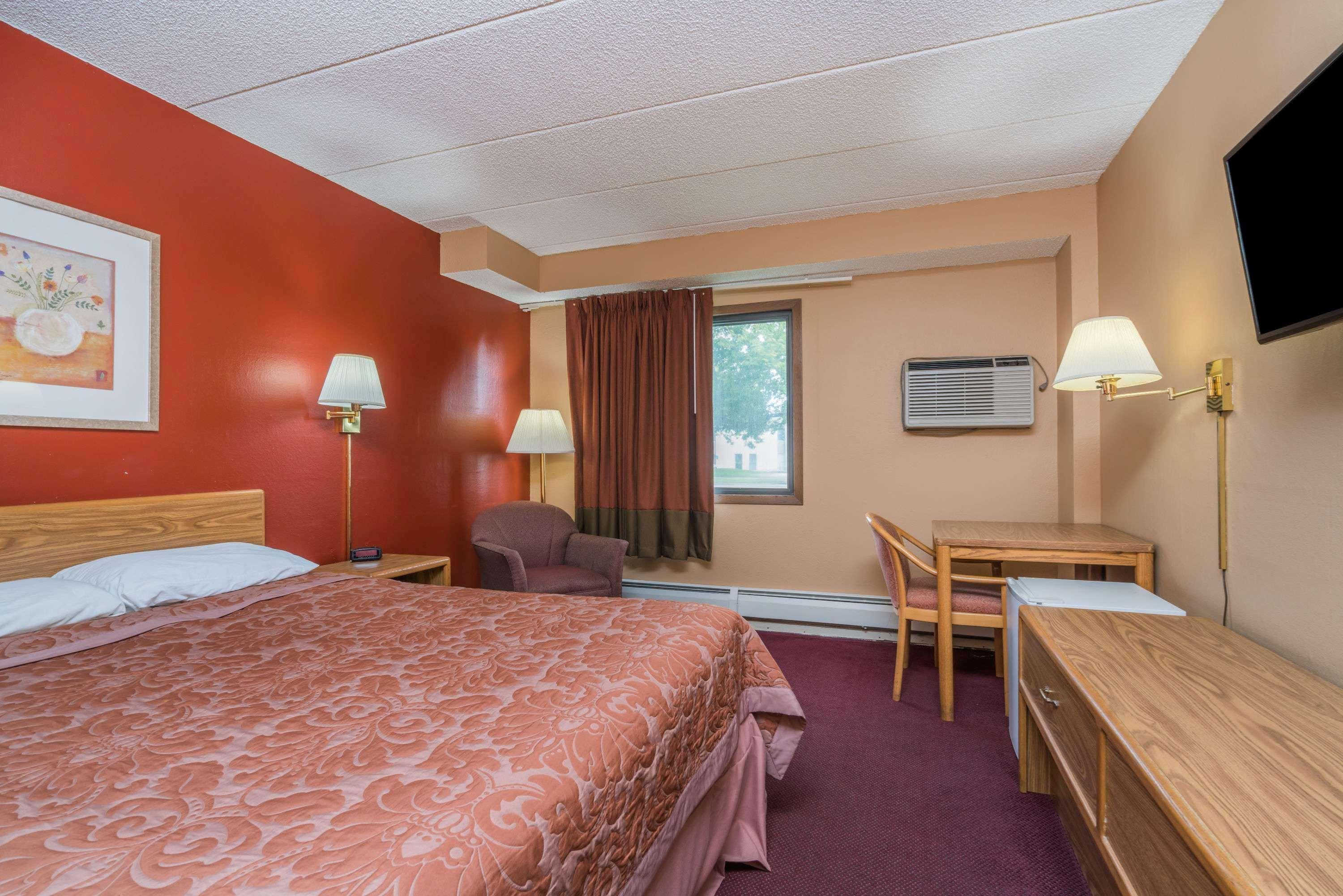 Отель Super 8 By Wyndham Brooklyn Center/Mpls Экстерьер фото