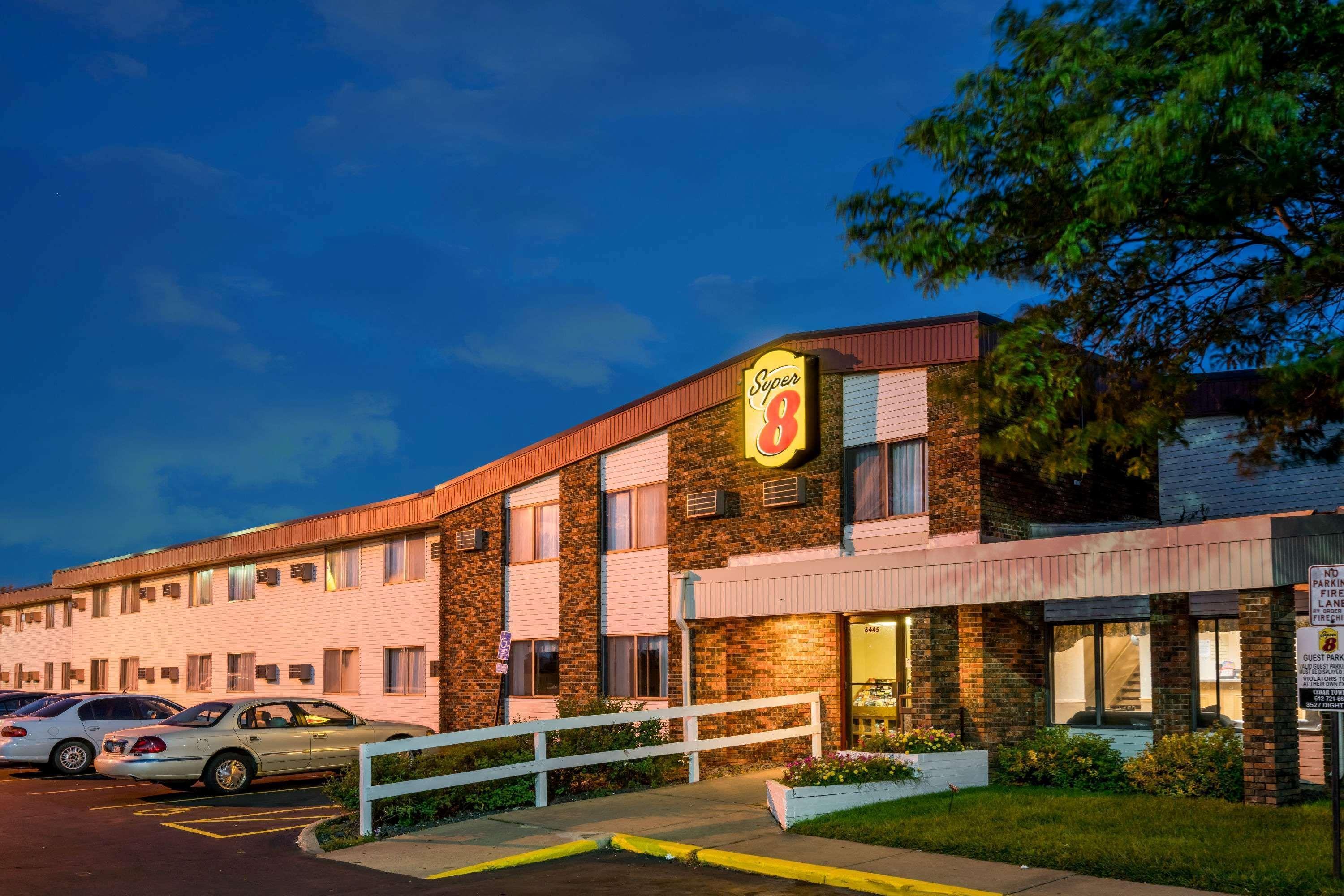 Отель Super 8 By Wyndham Brooklyn Center/Mpls Экстерьер фото
