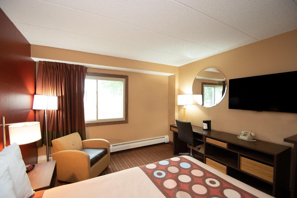 Отель Super 8 By Wyndham Brooklyn Center/Mpls Экстерьер фото